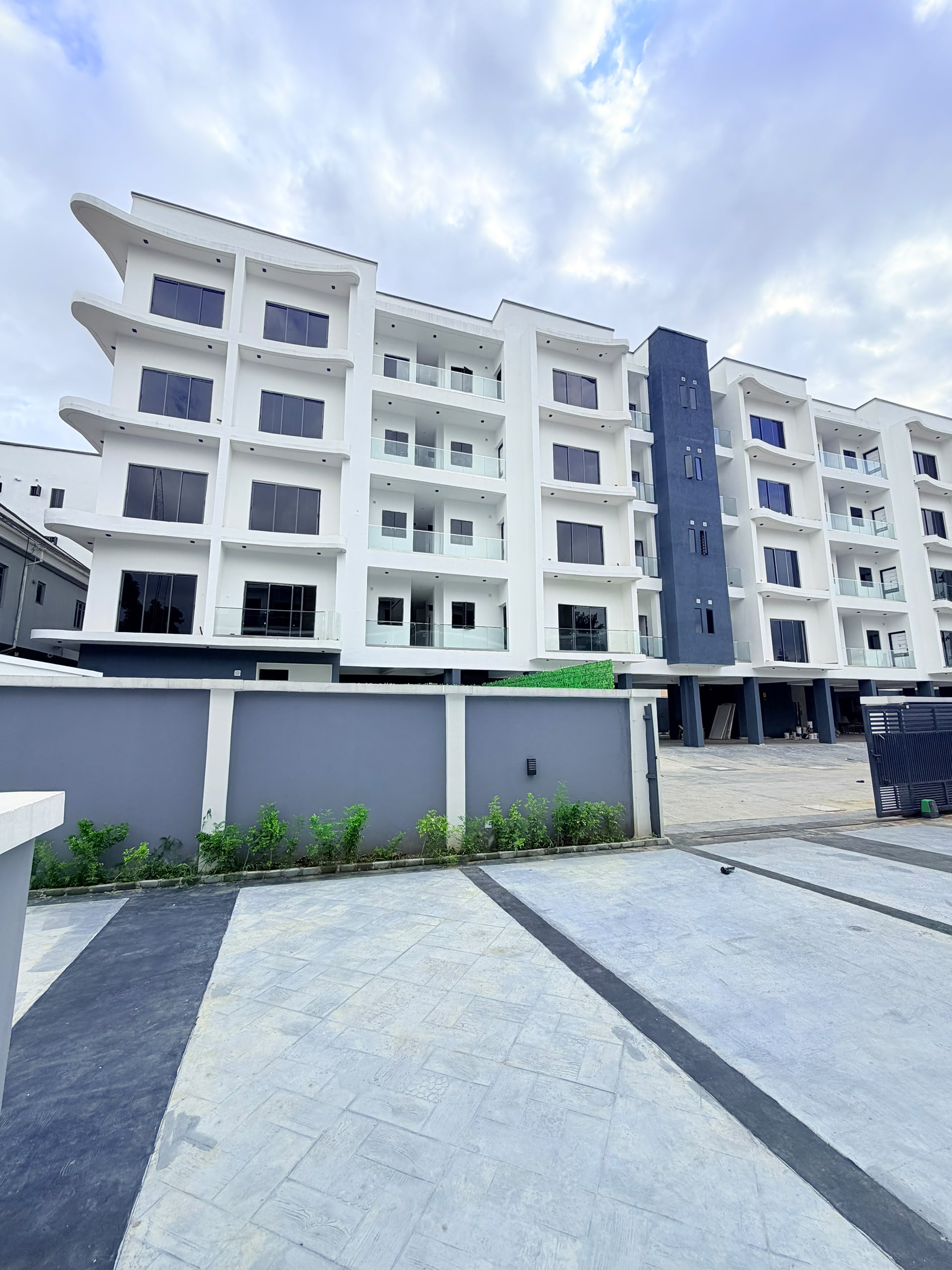 Nicely Built 3 Bedroom Apartment With BQ
